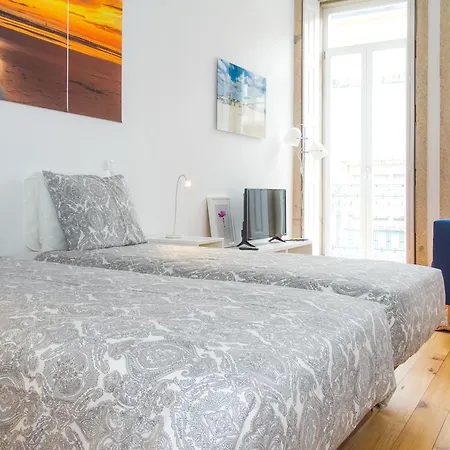 Bright • Downtown Apartment